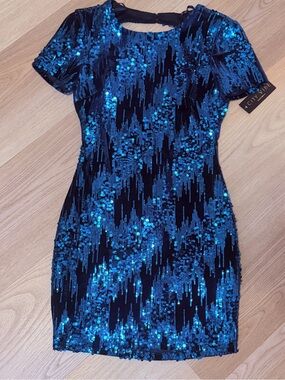 City Vibe Blue Sequin Short-Sleeve Cocktail Dress